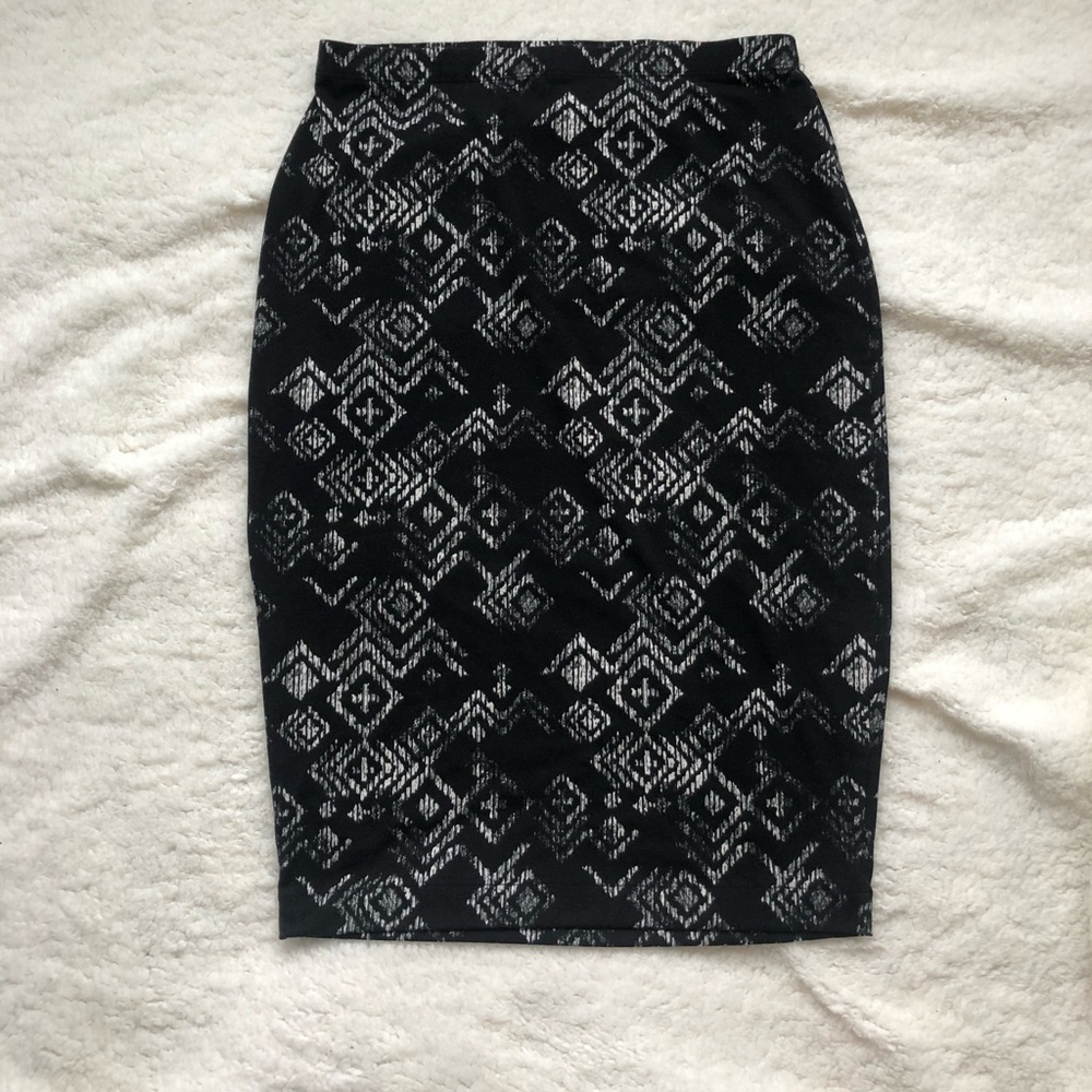 Maurices black/cream Aztec print pencil skirt